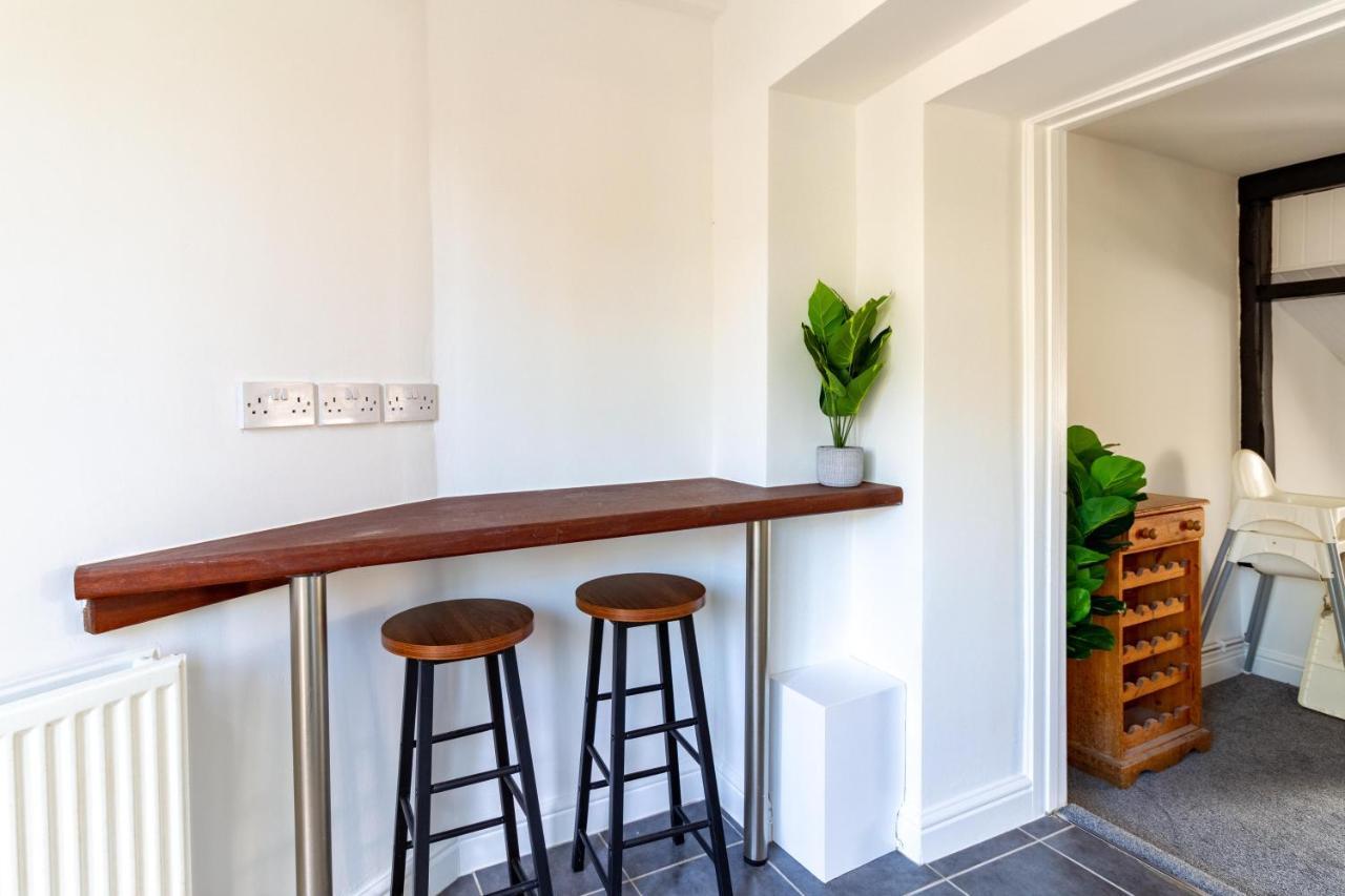 Family Friendly Cottage With Bunk Beds And Courtyard 马姆斯伯里 外观 照片